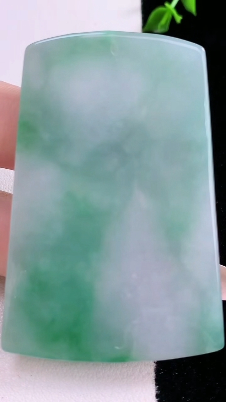 天然A货翡翠普贤菩萨吊坠，尺寸59-40.2-4.2，重量:26.47g
3月6日