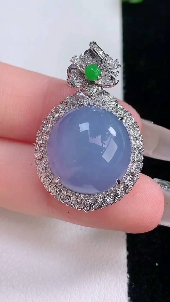 天然A货翡翠18K金紫罗兰蛋面吊坠，尺寸34.3-22-13.8，裸石17-16重量:8.43g
3