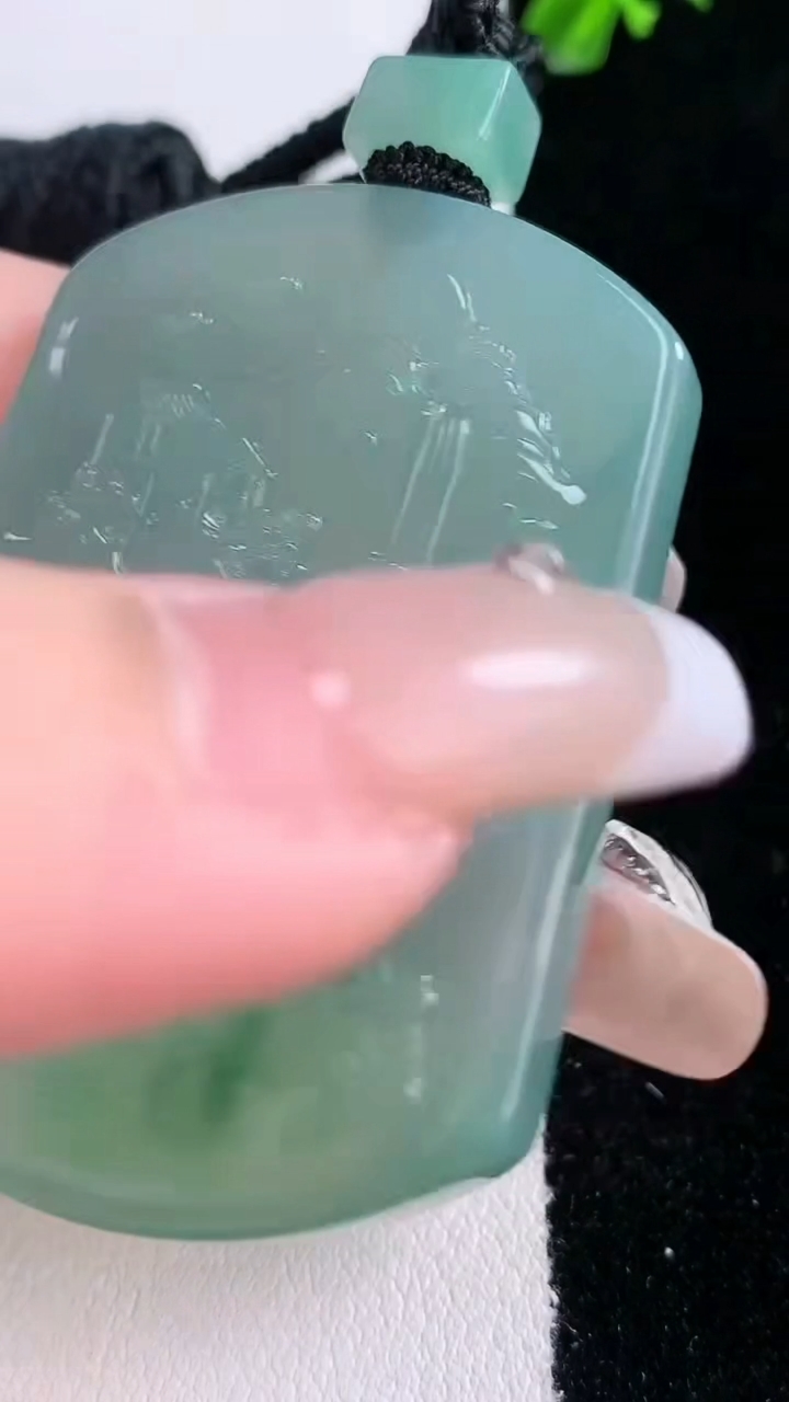 天然A货翡翠山水牌吊坠，尺寸51-36.6-5，重量:33.03g
3月6日