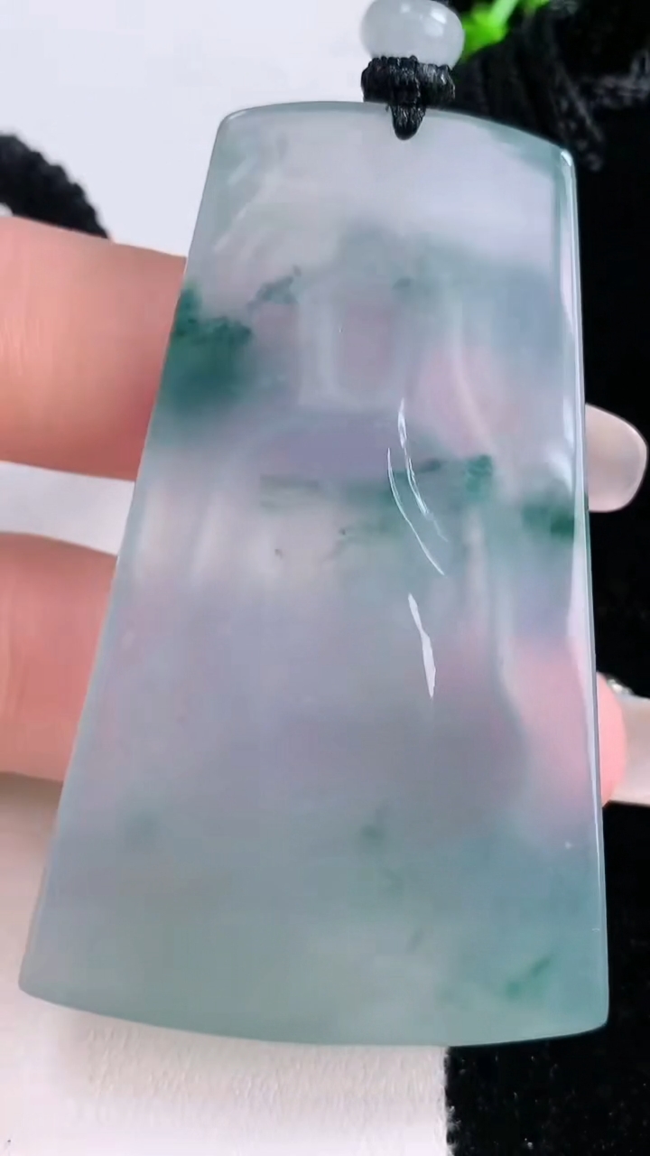 天然A货翡翠种飘花大势至菩萨吊坠，尺寸59-36.3-4.7，重量:31.39g
3月6日