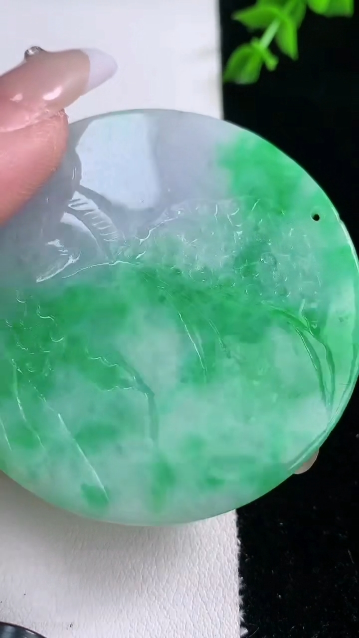 天然A货翡翠山水牌吊坠，尺寸53.7-6.2，重量:39.67g
3月6日