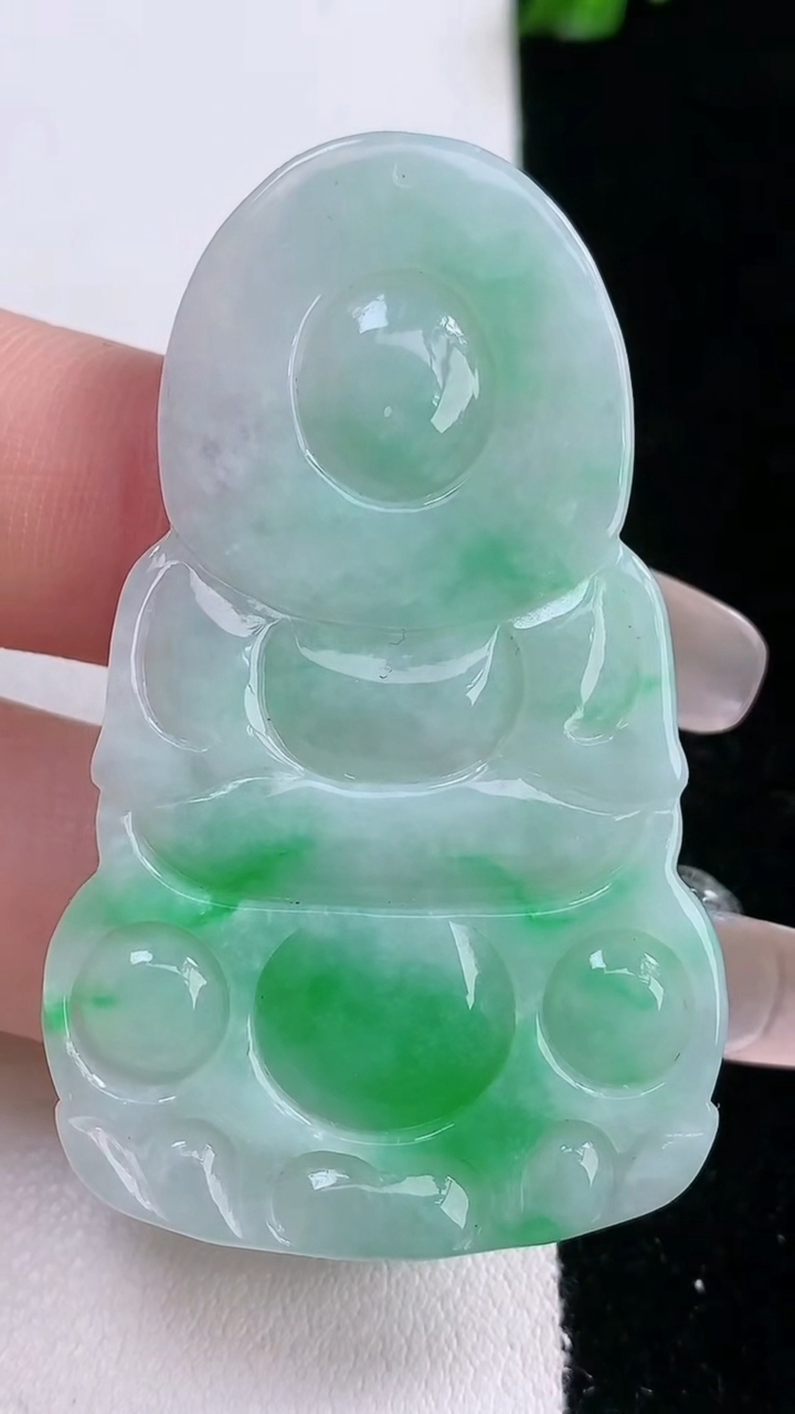 天然A货翡翠观音菩萨吊坠，尺寸51-31-5.3，重量:15.00g
3月6日