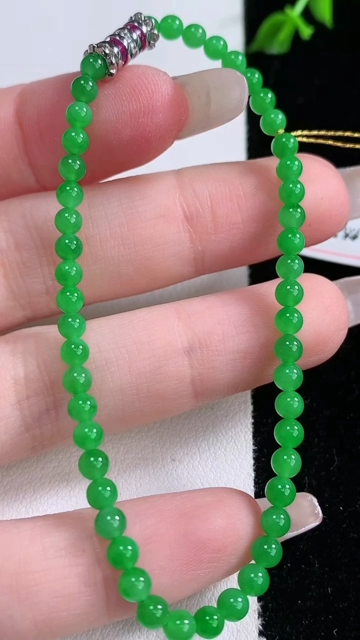 天然A货翡翠小米珠手串，尺寸3.3-49颗，重量:4.53g3月6日
工厂直销收藏佳品,种好水足，色