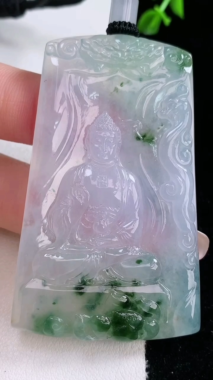 天然A货翡翠种飘花阿弥陀佛吊坠，尺寸63-37.5-4.8，重量:35.53g
3月6日