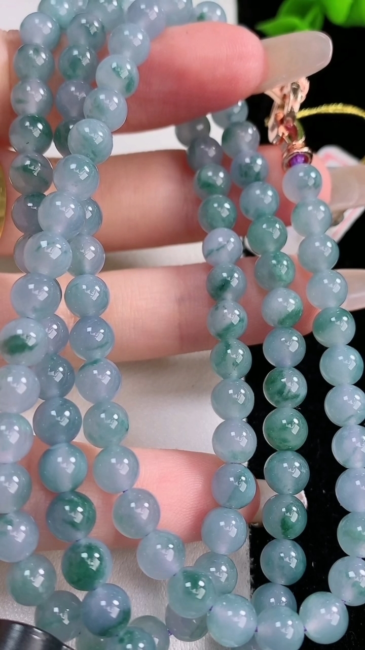 天然A货翡翠紫罗兰飘花圆珠项链，尺寸6-108颗，重量:38.18g3月6日
工厂直销收藏佳品,种好水足，色泽均匀，有种有色，上手高大气！