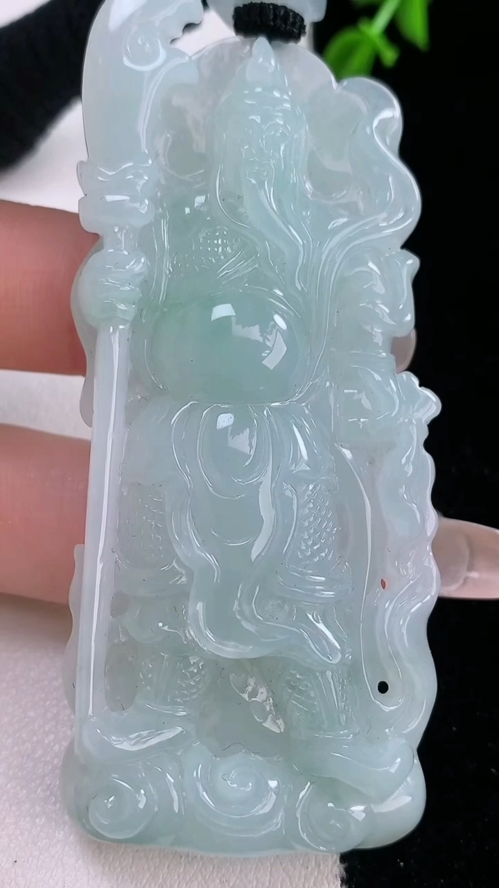天然A货翡翠关公吊坠，尺寸70.8-30.2-8.6，重量:43.07g
3月6日