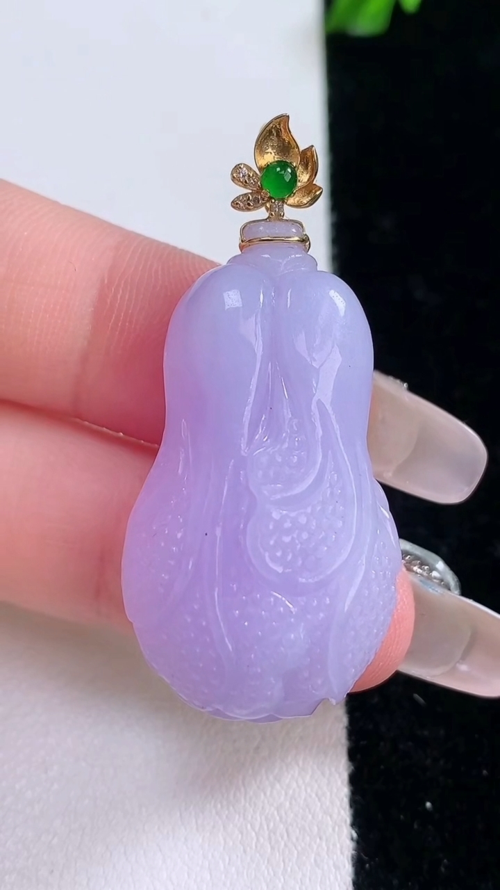 天然A货翡翠18K金紫罗兰白菜吊坠，尺寸32.5-19.6-10.5，重量:12.13g
3月6日
