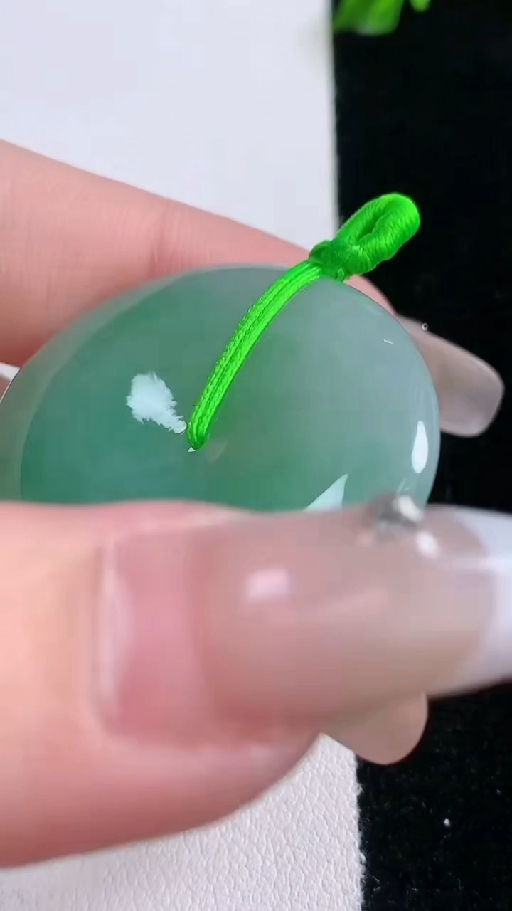 天然A货翡翠平安扣吊坠，尺寸33.8-5.6，重量:13.64g
3月6日