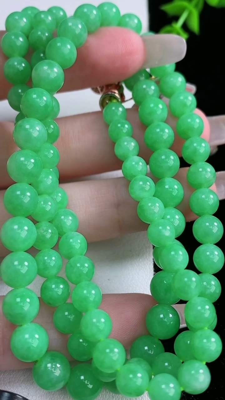 天然A货翡翠圆珠项链，尺寸7-94颗，重量:44.92g
3月6日