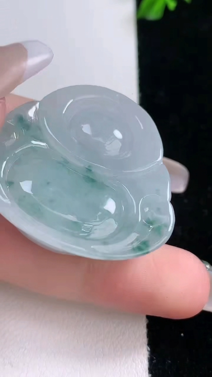 天然A货翡翠飘花佛公吊坠，尺寸33.7-37-11.5，重量:22.15g
3月6日