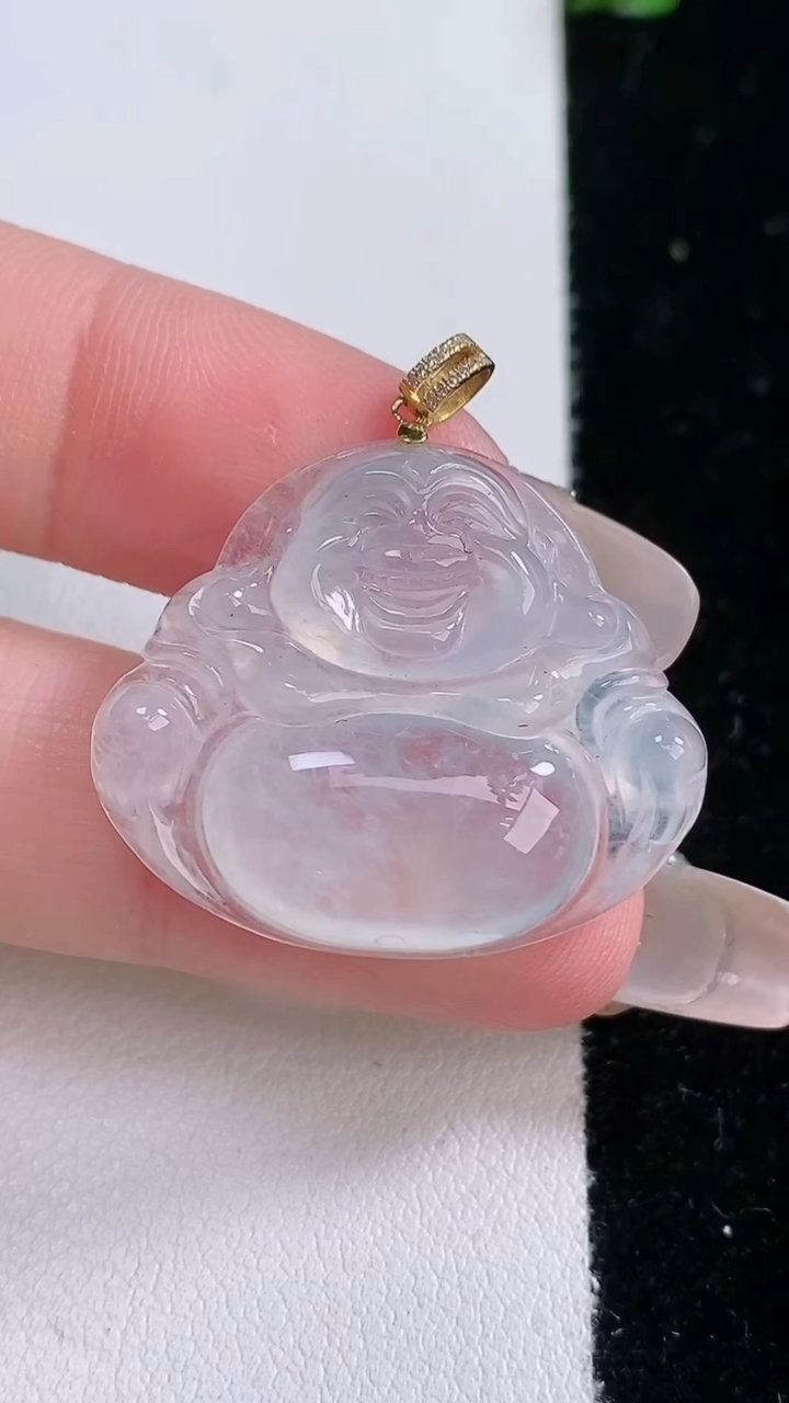 天然A货翡翠种白冰佛公吊坠，尺寸24.8-29-5.4，重量:6.14g
3月6日