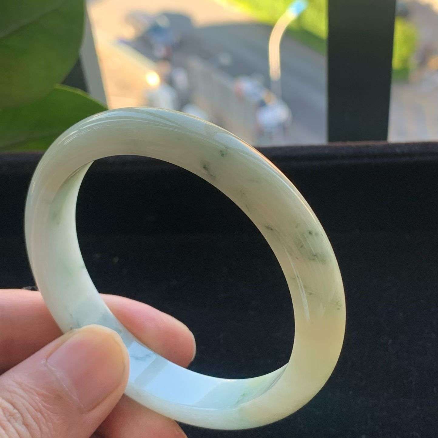 A货天然翡翠冰糯种飘花手镯59圈重量52.54
3月6日