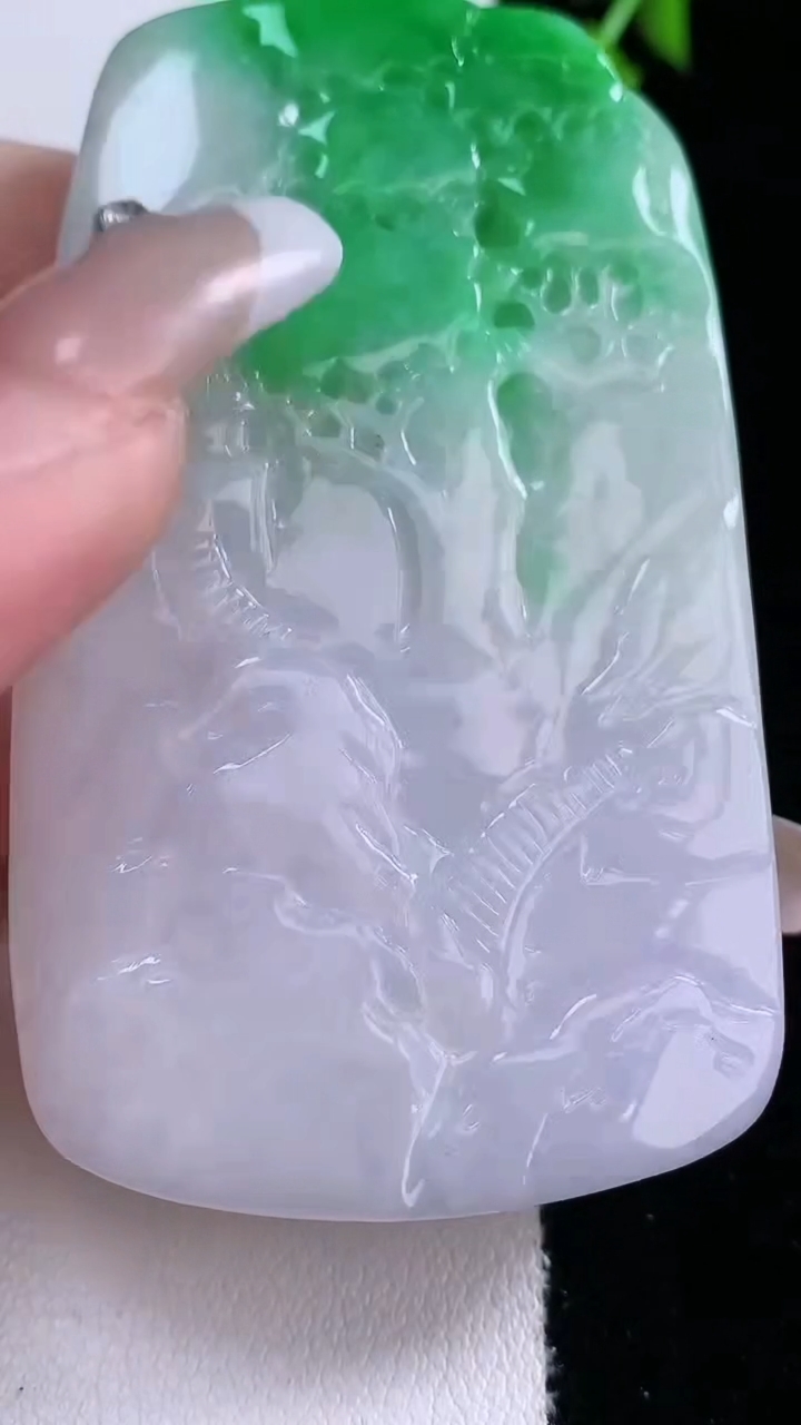 天然A货翡翠山水牌吊坠，尺寸67.6-40-12.6，重量:76.16g
3月6日