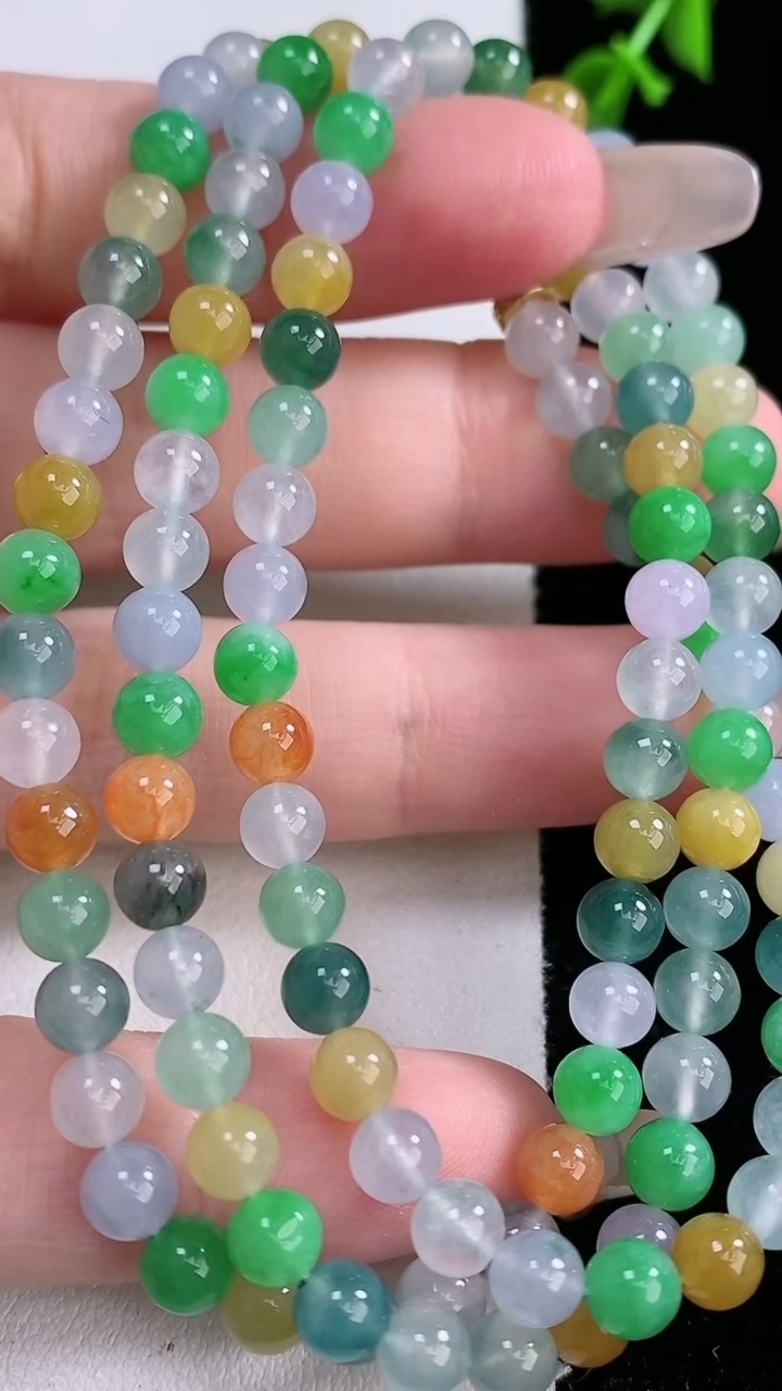 天然A货翡翠种三彩圆珠项链，尺寸4.8-101颗，重量:24.37g
3月6日