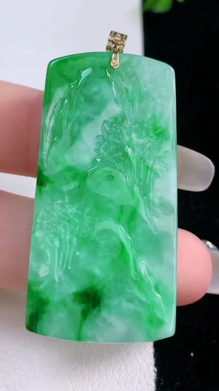 天然A货翡翠山水牌吊坠，尺寸45.8-23.6-6.2，重量:16.44g
3月6日