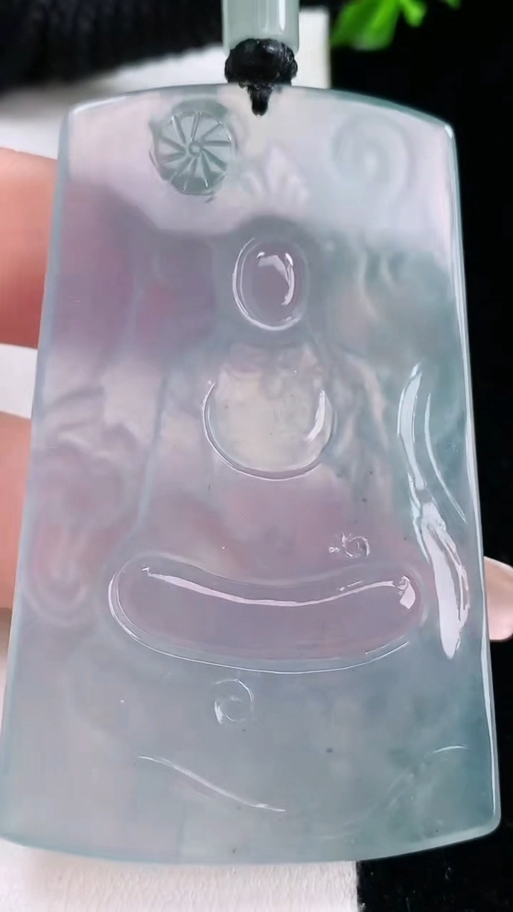 天然A货翡翠观音菩萨吊坠，尺寸60.3-38-4，重量:28.32g
3月6日