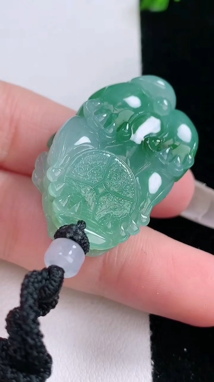 天然A货翡翠貔貅吊坠，尺寸36-22-12.2，重量:24.24g
3月6日