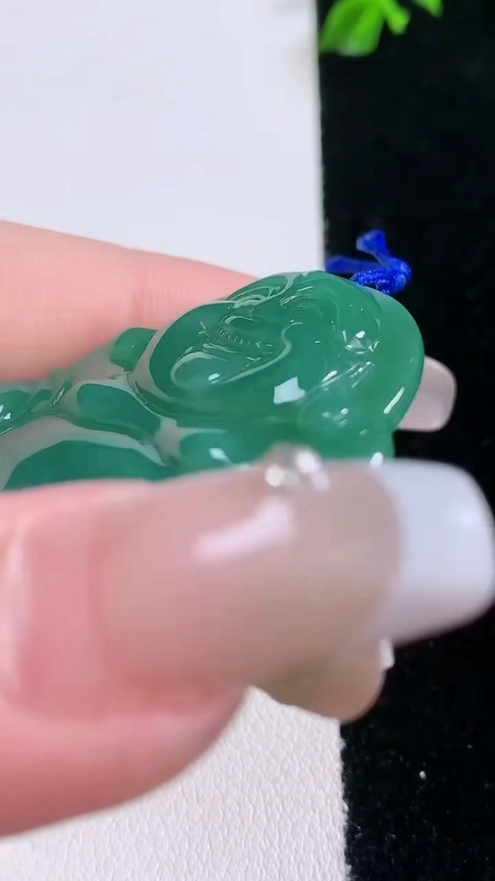 天然A货翡翠佛公吊坠，尺寸41-40-5.5，重量:15.62g
3月6日