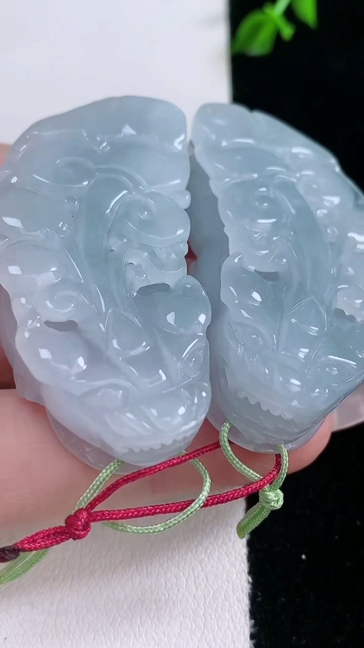 天然A货翡翠紫罗兰貔貅吊坠一对，尺寸46.2-22.6-11.6，重量:58.63g
3月6日