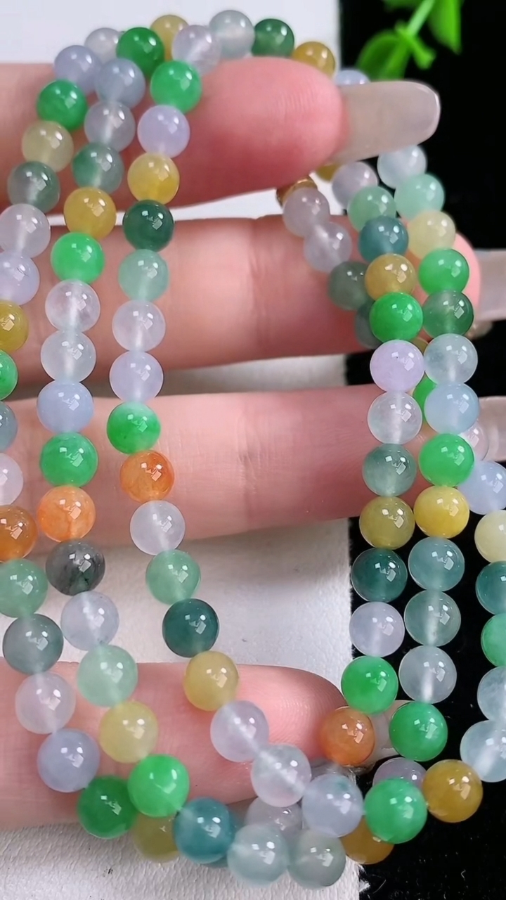 天然A货翡翠种三彩圆珠项链，尺寸4.8-101颗，重量:24.37g
3月6日
