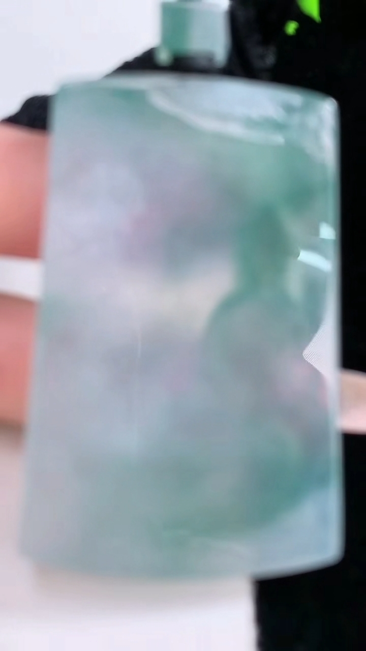 天然A货翡翠种飘花文殊菩萨吊坠，尺寸58.2-37-4.3，重量:35.21g
3月6日