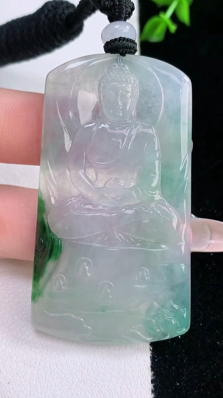 天然A货翡翠大日如来吊坠，尺寸59.4-32-4，重量:24.00g
3月6日