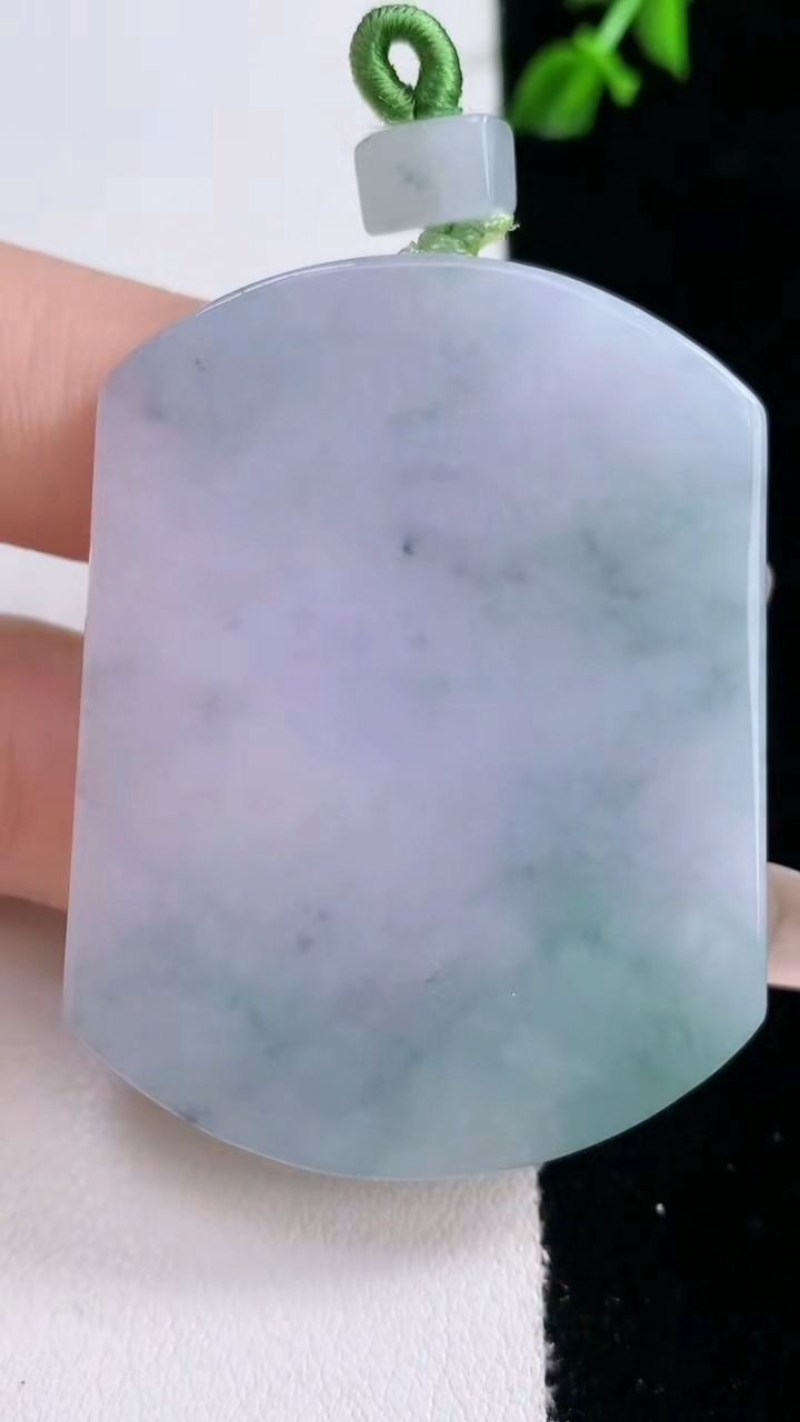 天然A货翡翠春带彩紫罗兰无事牌吊坠，尺寸50-38.4-4.8，重量:28.65g
3月6日