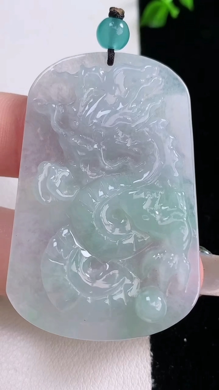 天然A货翡翠龙牌吊坠，尺寸50.2-31.7-4，重量:14.41g
3月6日