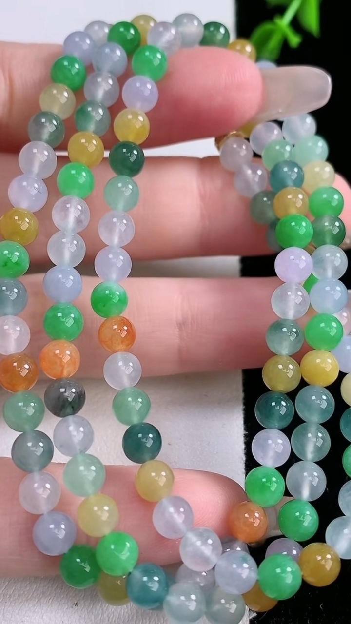 天然A货翡翠种三彩圆珠项链，尺寸4.8-101颗，重量:24.37g
3月6日