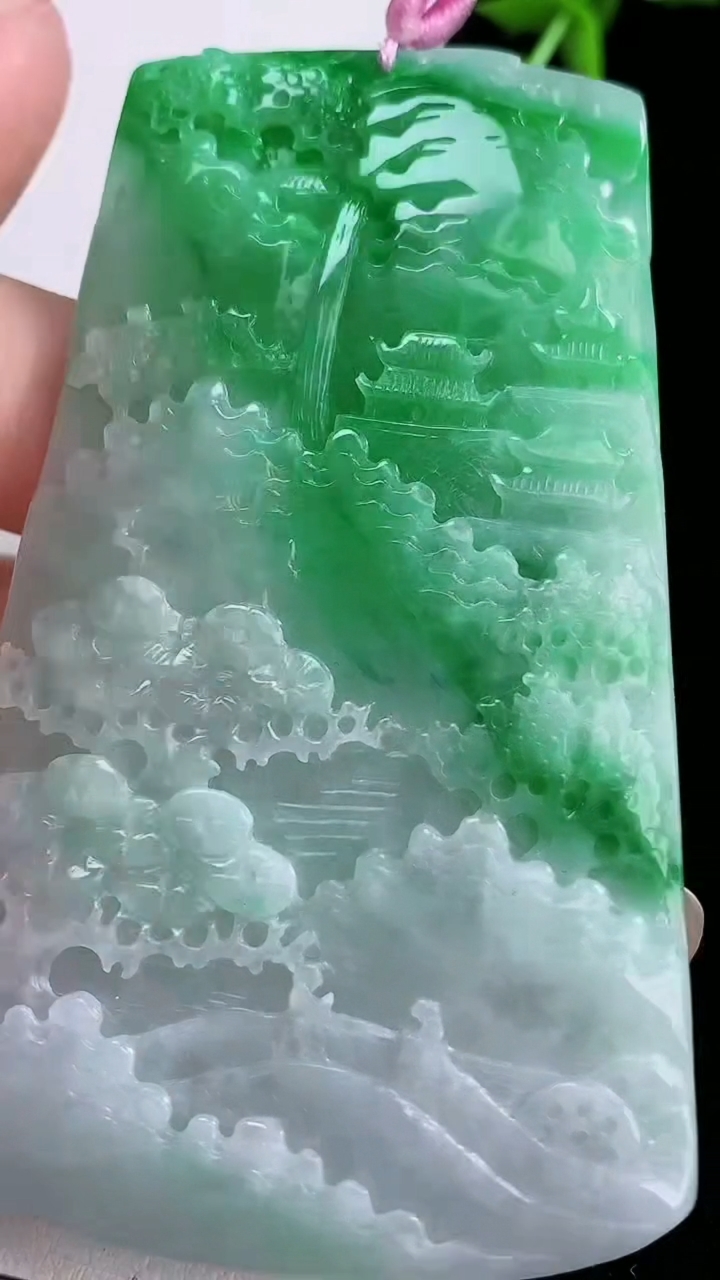 天然A货翡翠山水牌吊坠，尺寸76.7-46.8-5.7，重量:51.22g
3月6日