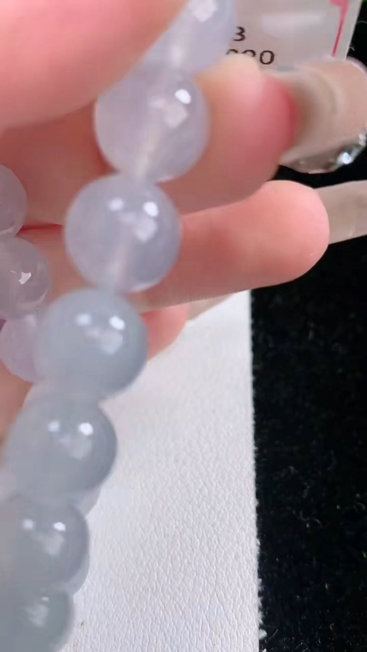 天然A货翡翠种白冰圆珠手串，尺寸10-19颗，重量:32.97g3月6日
工厂直销收藏佳品,种好水足，色泽均匀，有种有色，上手高大气！