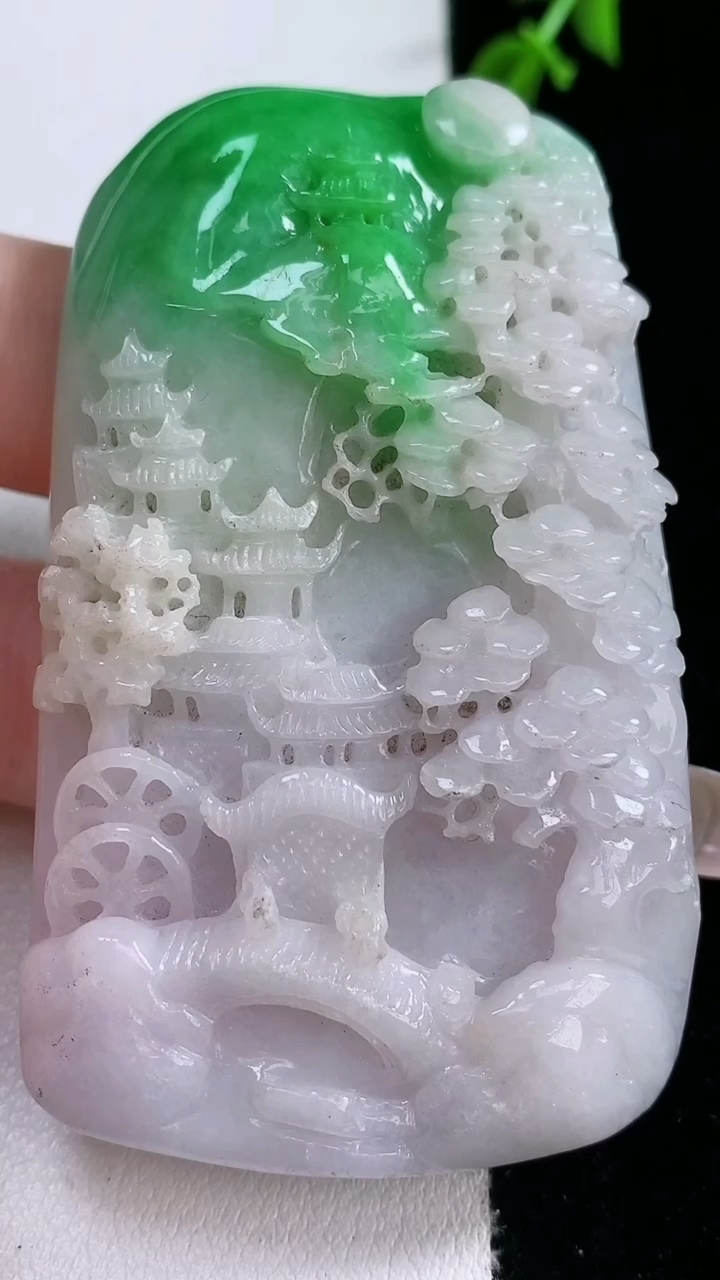 天然A货翡翠山水牌吊坠，尺寸67.6-40-12.6，重量:76.16g
3月6日