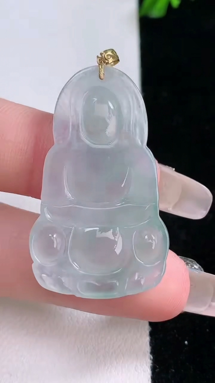 天然A货翡翠观音菩萨吊坠，尺寸37.8-22.4-3.2，重量:5.31g
3月6日