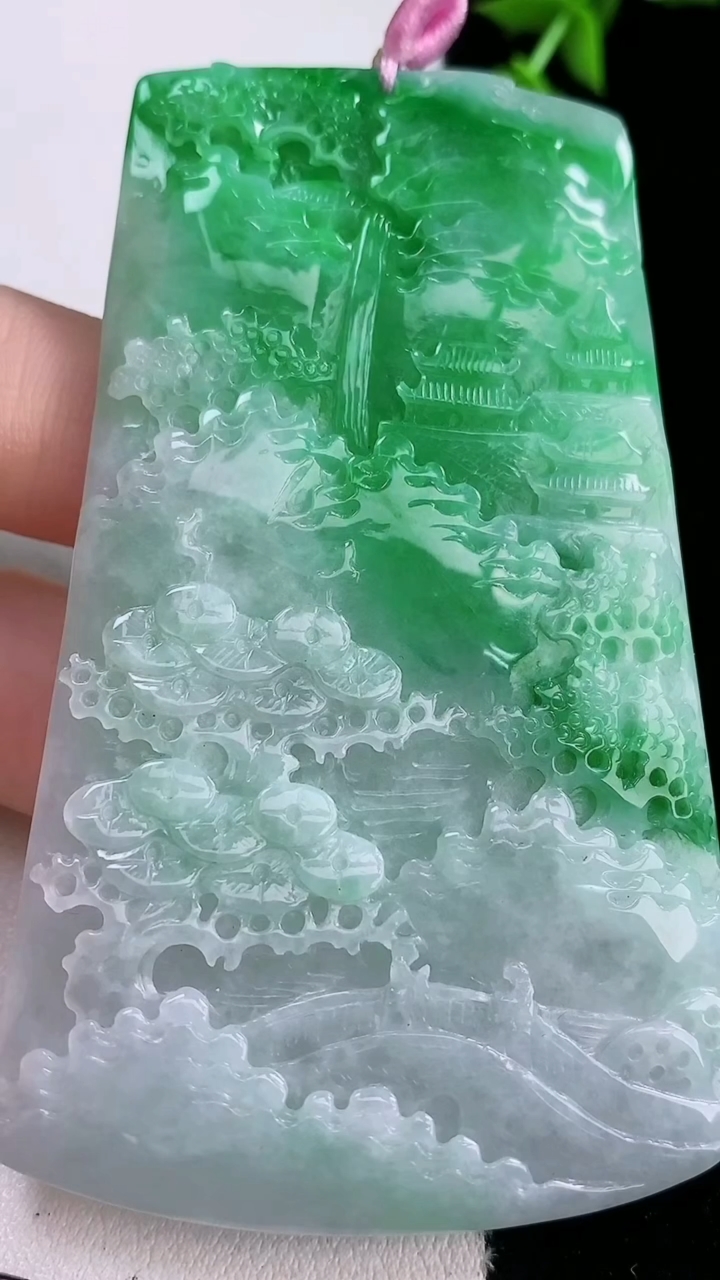 天然A货翡翠山水牌吊坠，尺寸76.7-46.8-5.7，重量:51.22g
3月6日