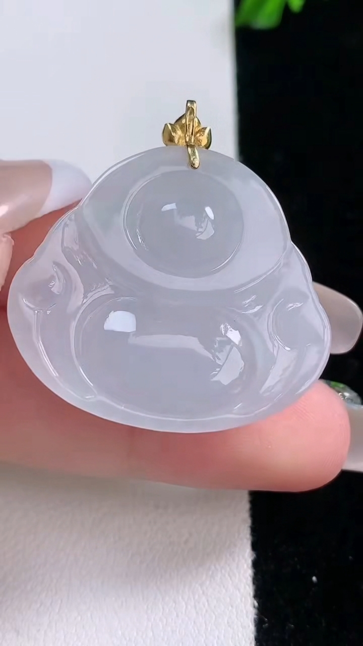 天然A货翡翠佛公吊坠，尺寸28.2-29.6-7.6，重量:10.28g
3月6日