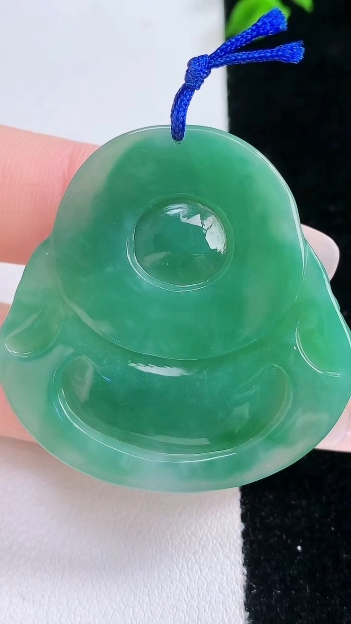 天然A货翡翠佛公吊坠，尺寸41-40-5.5，重量:15.62g
3月6日