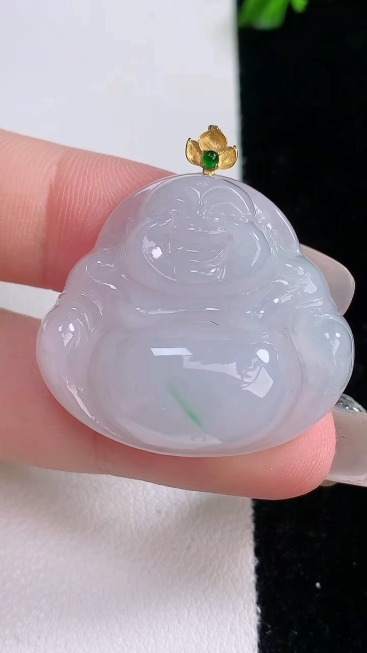 天然A货翡翠佛公吊坠，尺寸28.2-29.6-7.6，重量:10.28g
3月6日