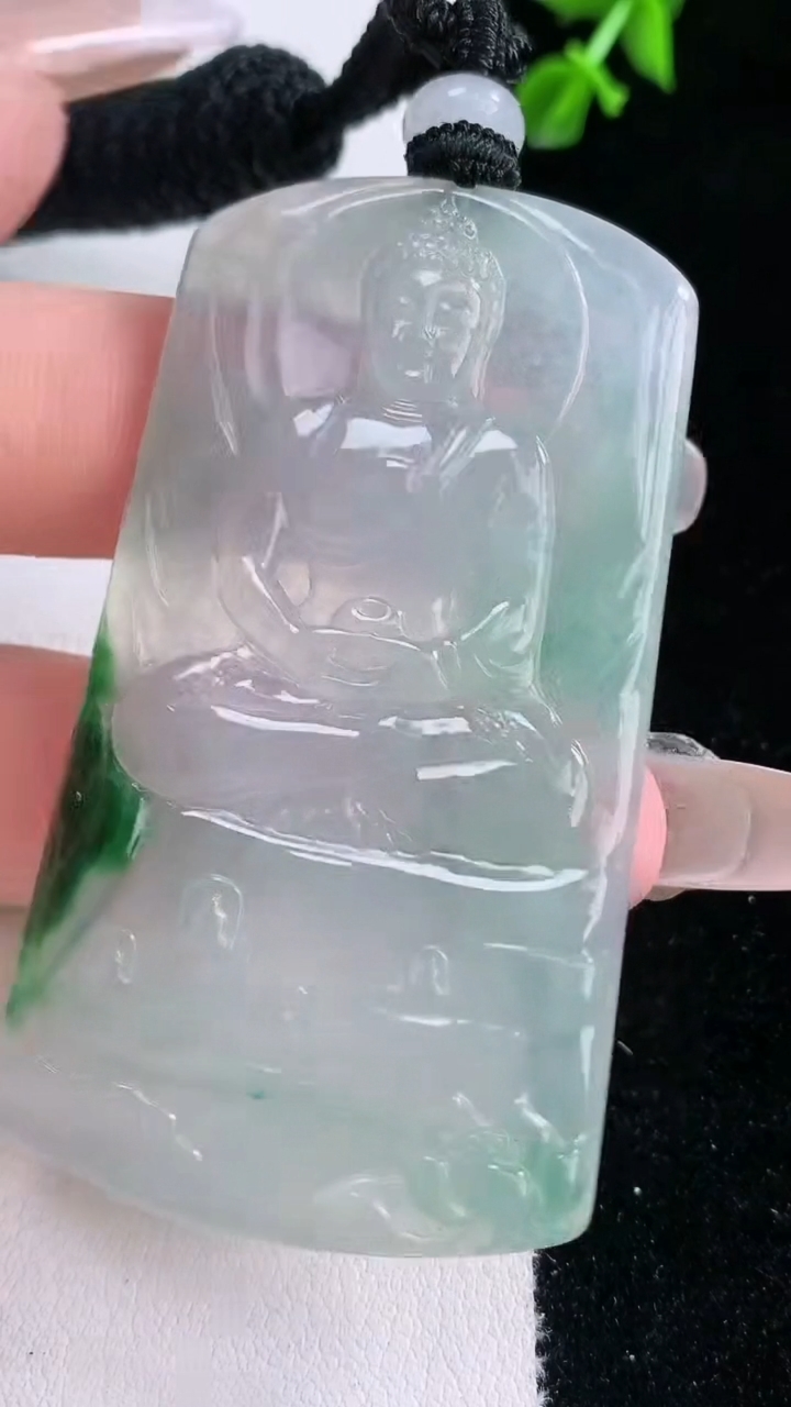 天然A货翡翠大日如来吊坠，尺寸59.4-32-4，重量:24.00g
3月6日