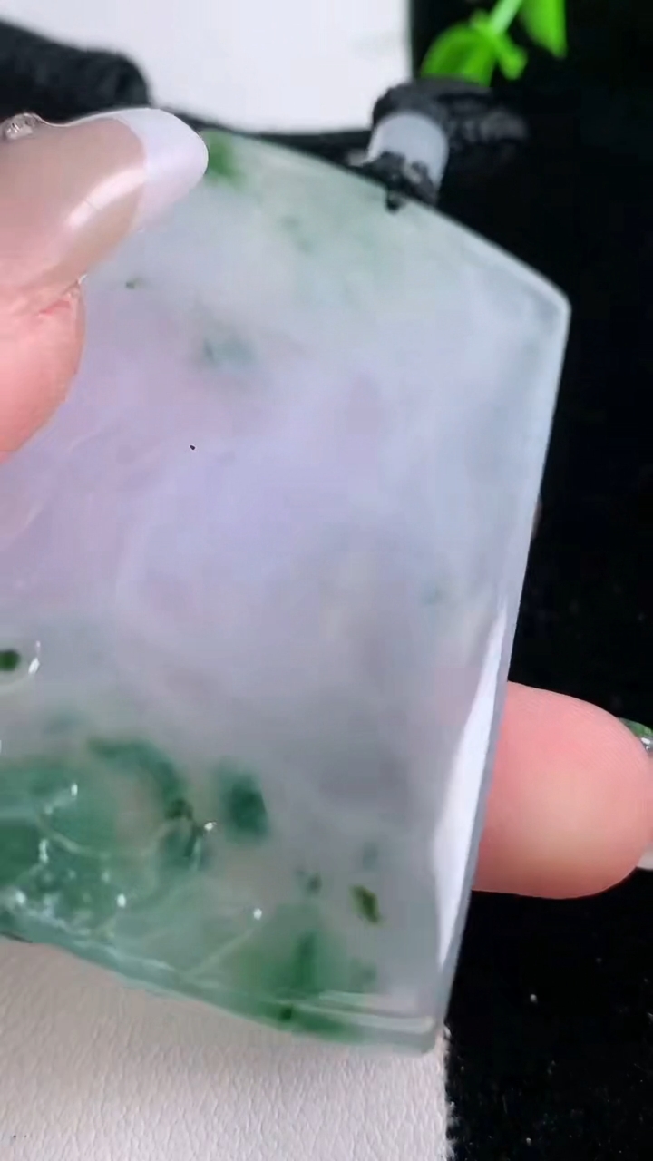 天然A货翡翠种飘花阿弥陀佛吊坠，尺寸63-37.5-4.8，重量:35.53g
3月6日