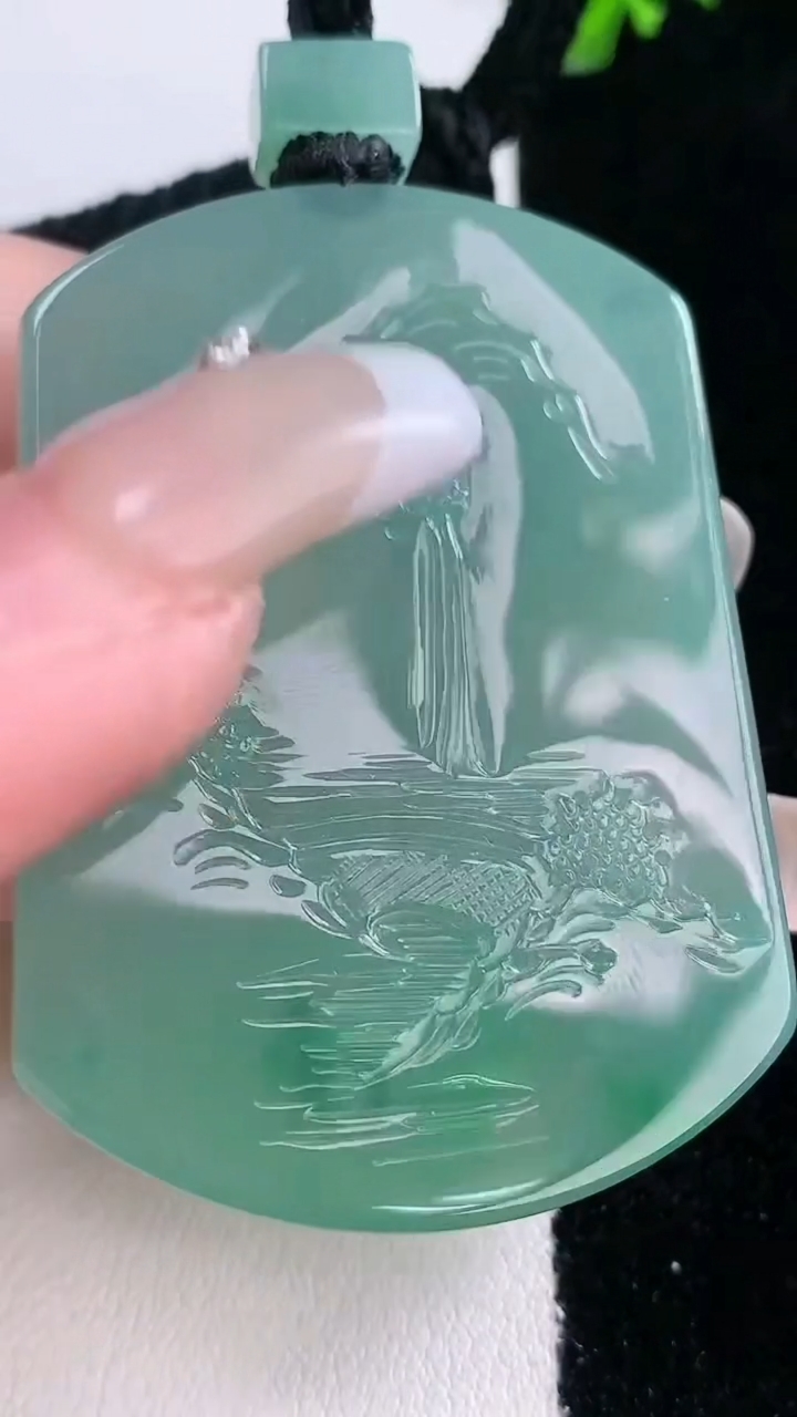 天然A货翡翠山水牌吊坠，尺寸51-36.6-5，重量:33.03g
3月6日