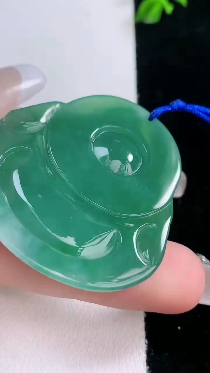 天然A货翡翠佛公吊坠，尺寸41-40-5.5，重量:15.62g
3月6日