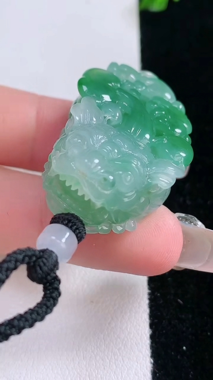 天然A货翡翠貔貅吊坠，尺寸36-22-12.2，重量:24.24g
3月6日