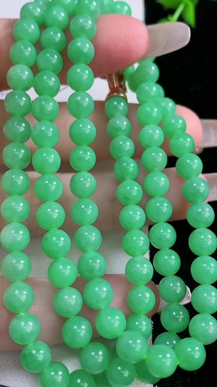 天然A货翡翠圆珠项链，尺寸5.9-96颗，重量:38.34g
3月6日