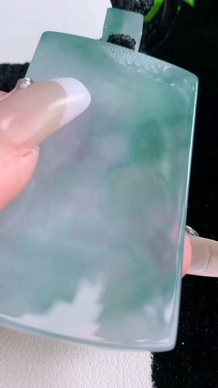 天然A货翡翠种飘花文殊菩萨吊坠，尺寸58.2-37-4.3，重量:35.21g
3月6日