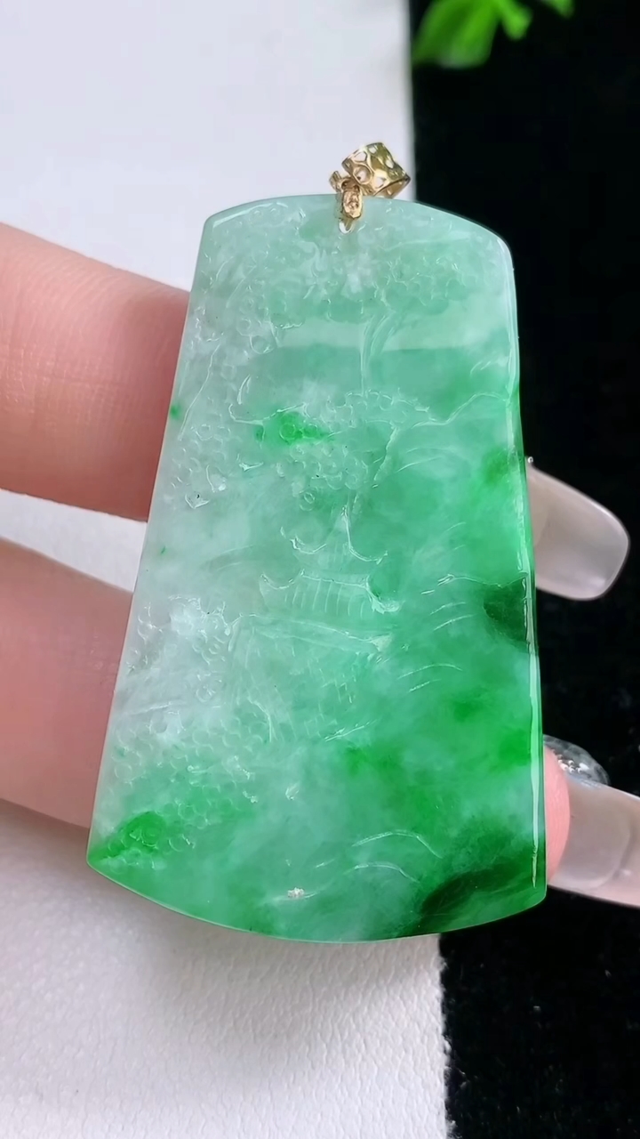 天然A货翡翠山水牌吊坠，尺寸45.2-27.6-5，重量:13.83g
3月6日