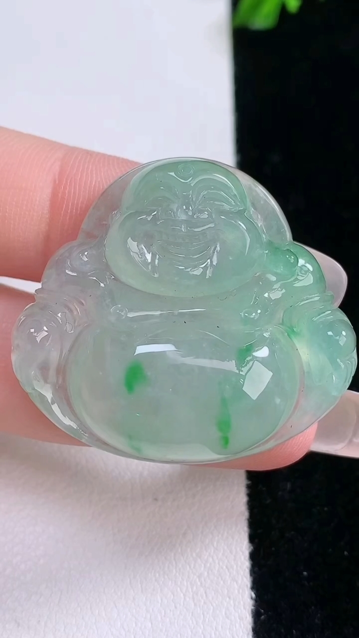 天然A货翡翠佛公吊坠，尺寸31.8-35.7-8.2，重量:14.17g
3月6日