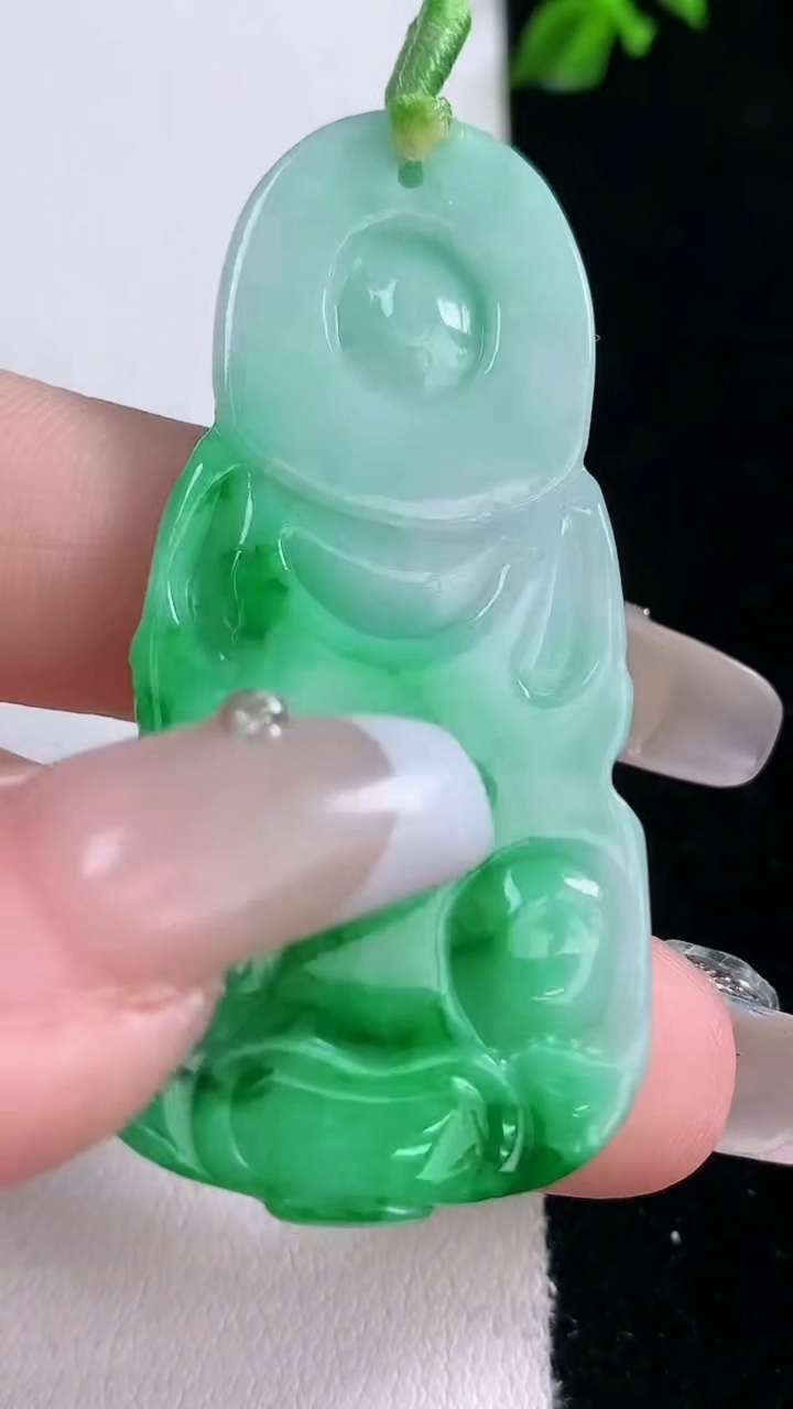 天然A货翡翠观音菩萨吊坠，尺寸52.5-25.3-5，重量:13.56g
3月6日