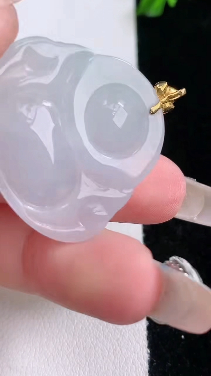 天然A货翡翠佛公吊坠，尺寸28.2-29.6-7.6，重量:10.28g
3月6日