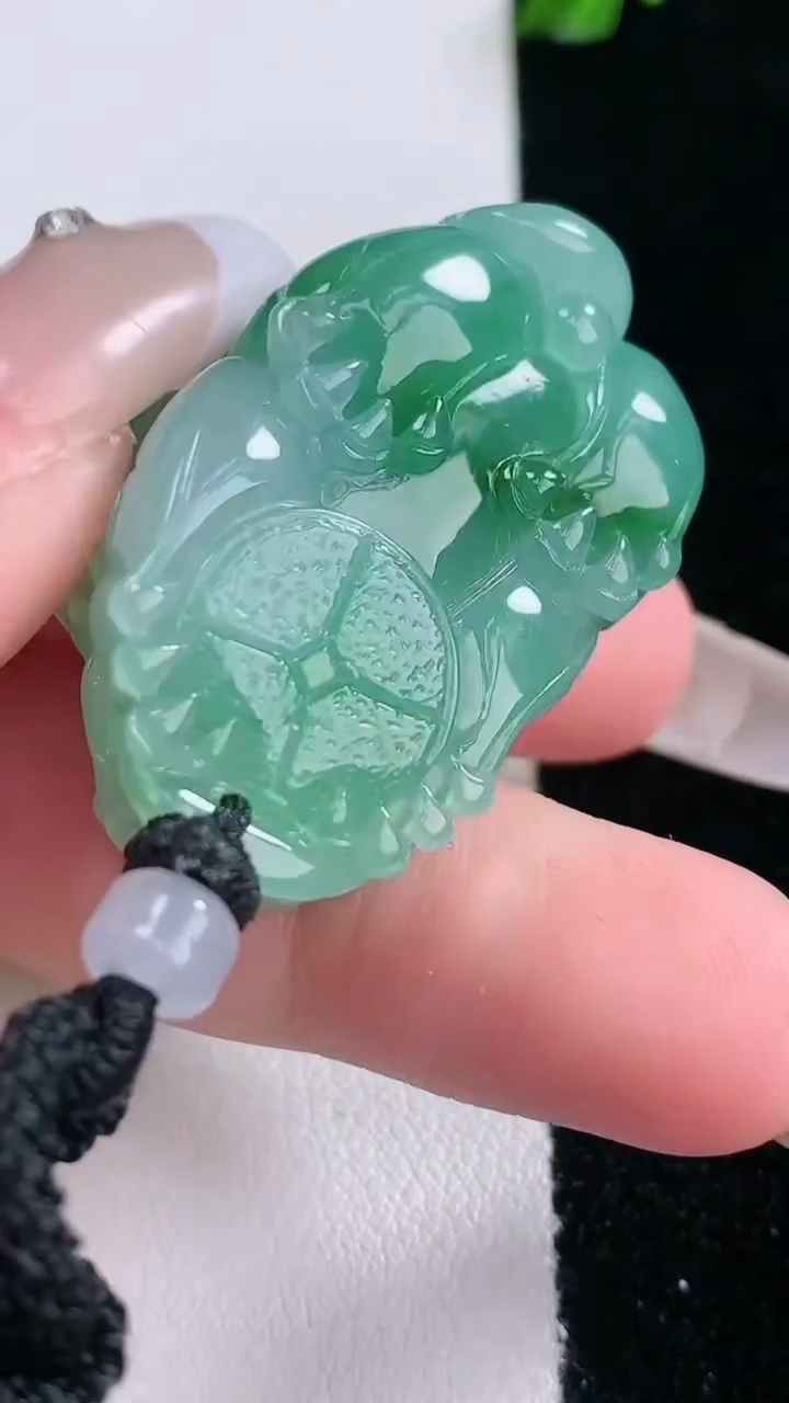 天然A货翡翠貔貅吊坠，尺寸36-22-12.2，重量:24.24g
3月6日