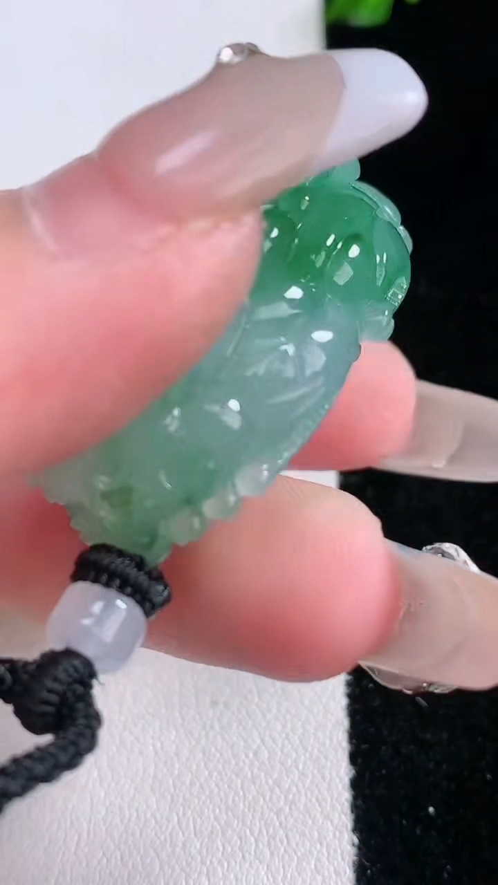 天然A货翡翠貔貅吊坠，尺寸36-22-12.2，重量:24.24g
3月6日